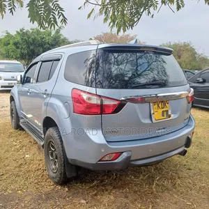 Isuzu MU-X 2015 Blue