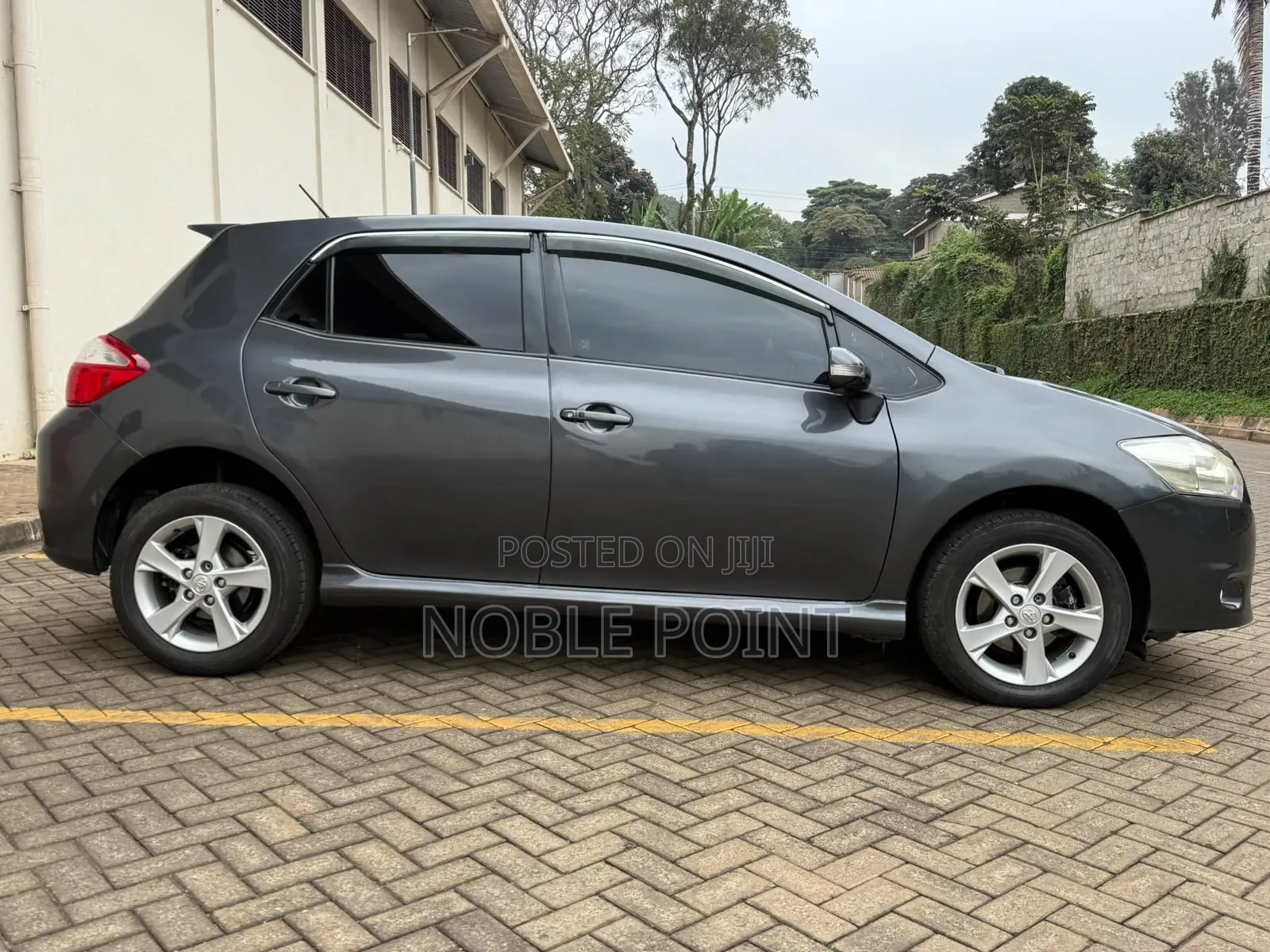 Toyota Auris 2010 Gray