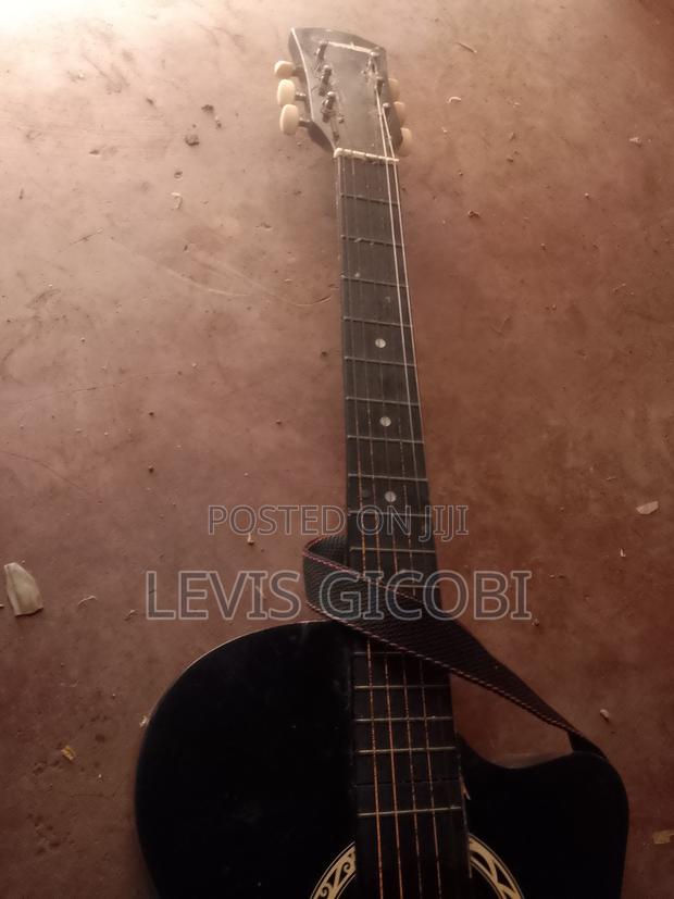Guitar Semiacoustic - thumbnail 3
