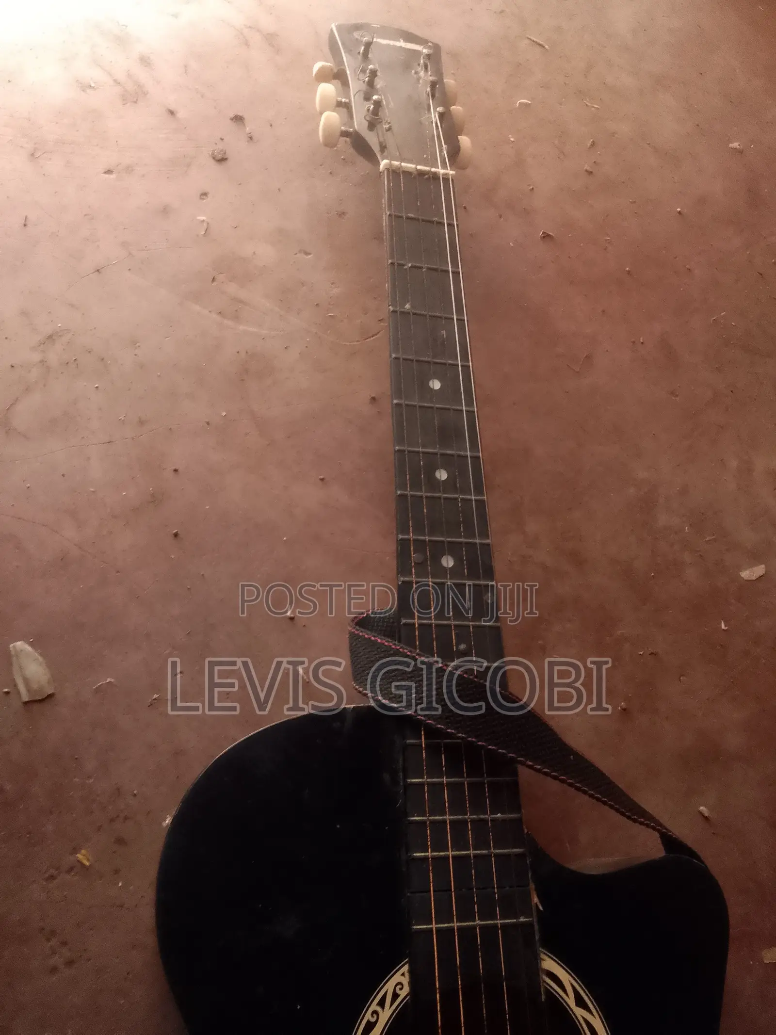 Guitar Semiacoustic