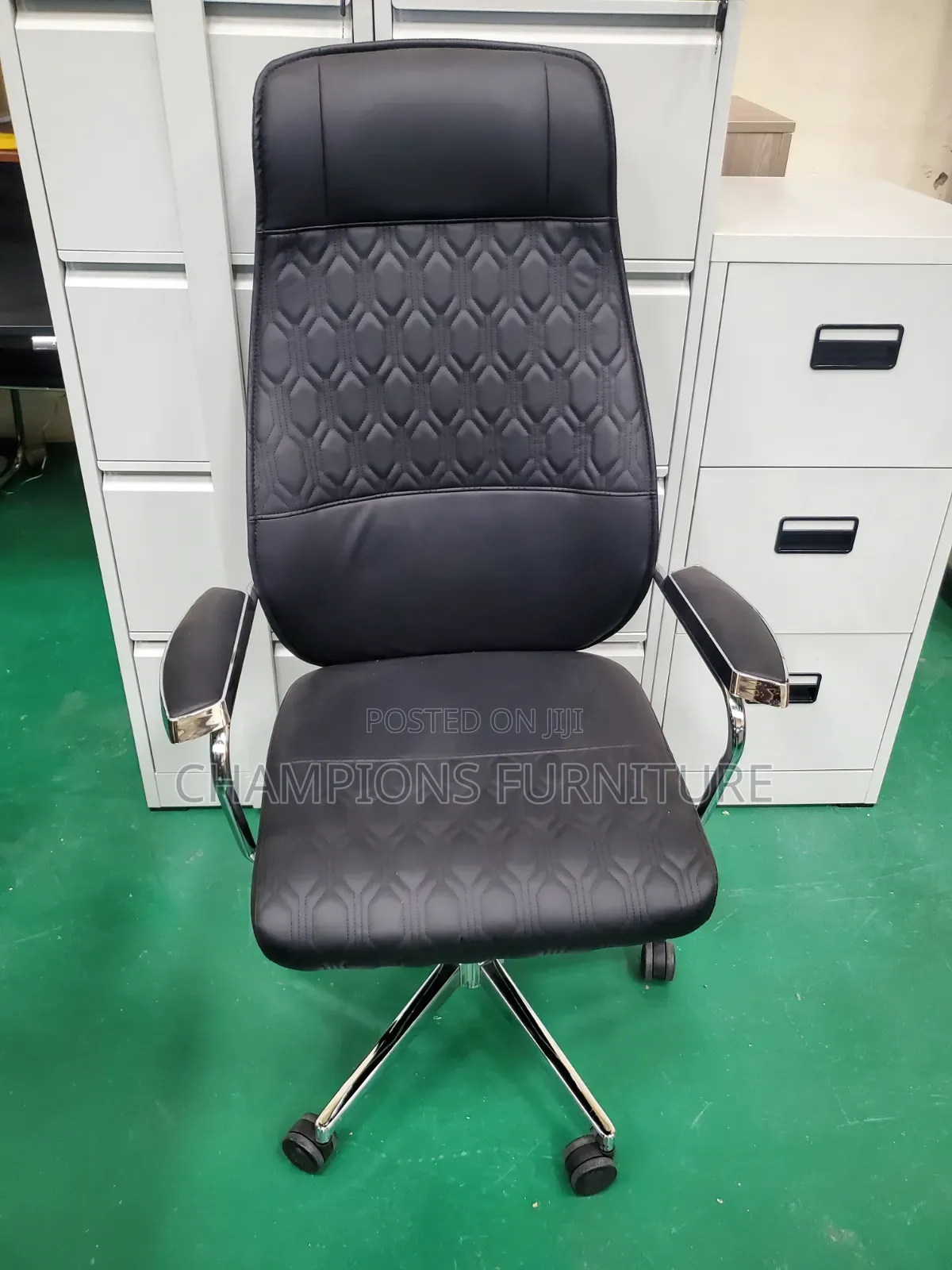 High Back Diamond Stitched Exectuive Office Chair
