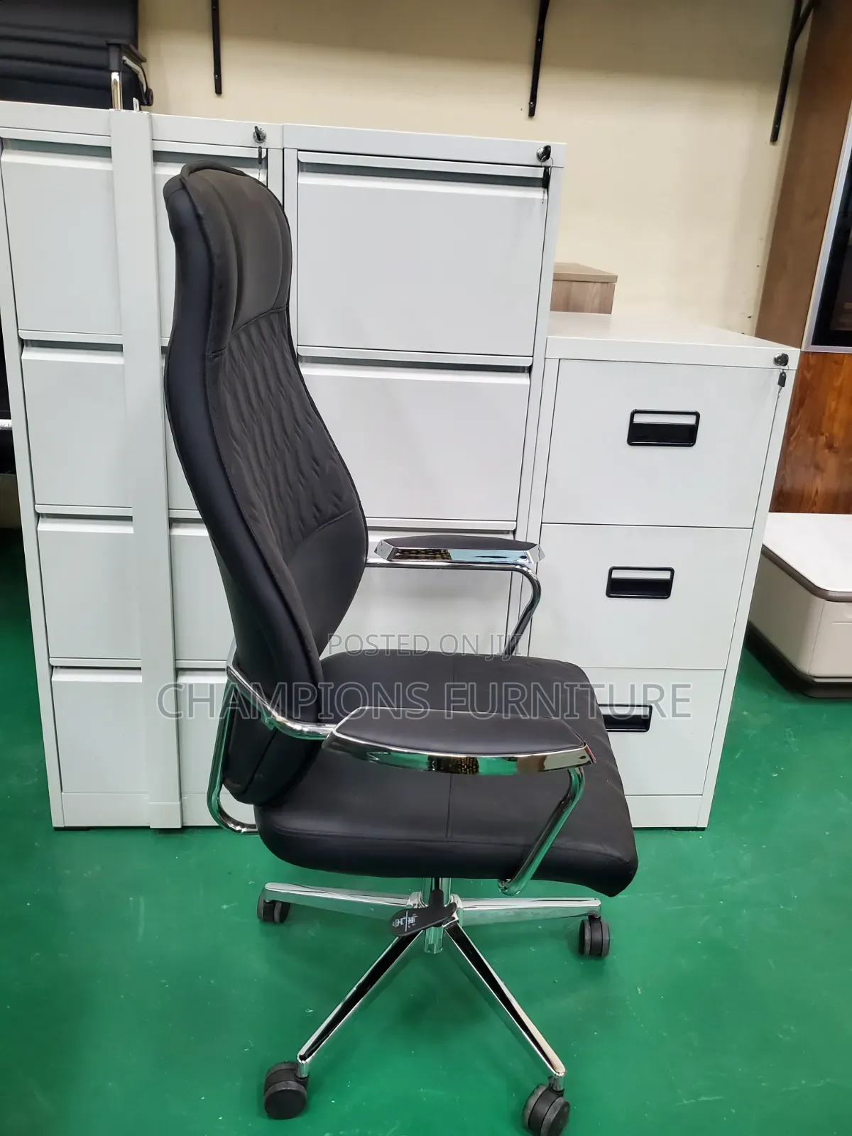 High Back Diamond Stitched Exectuive Office Chair