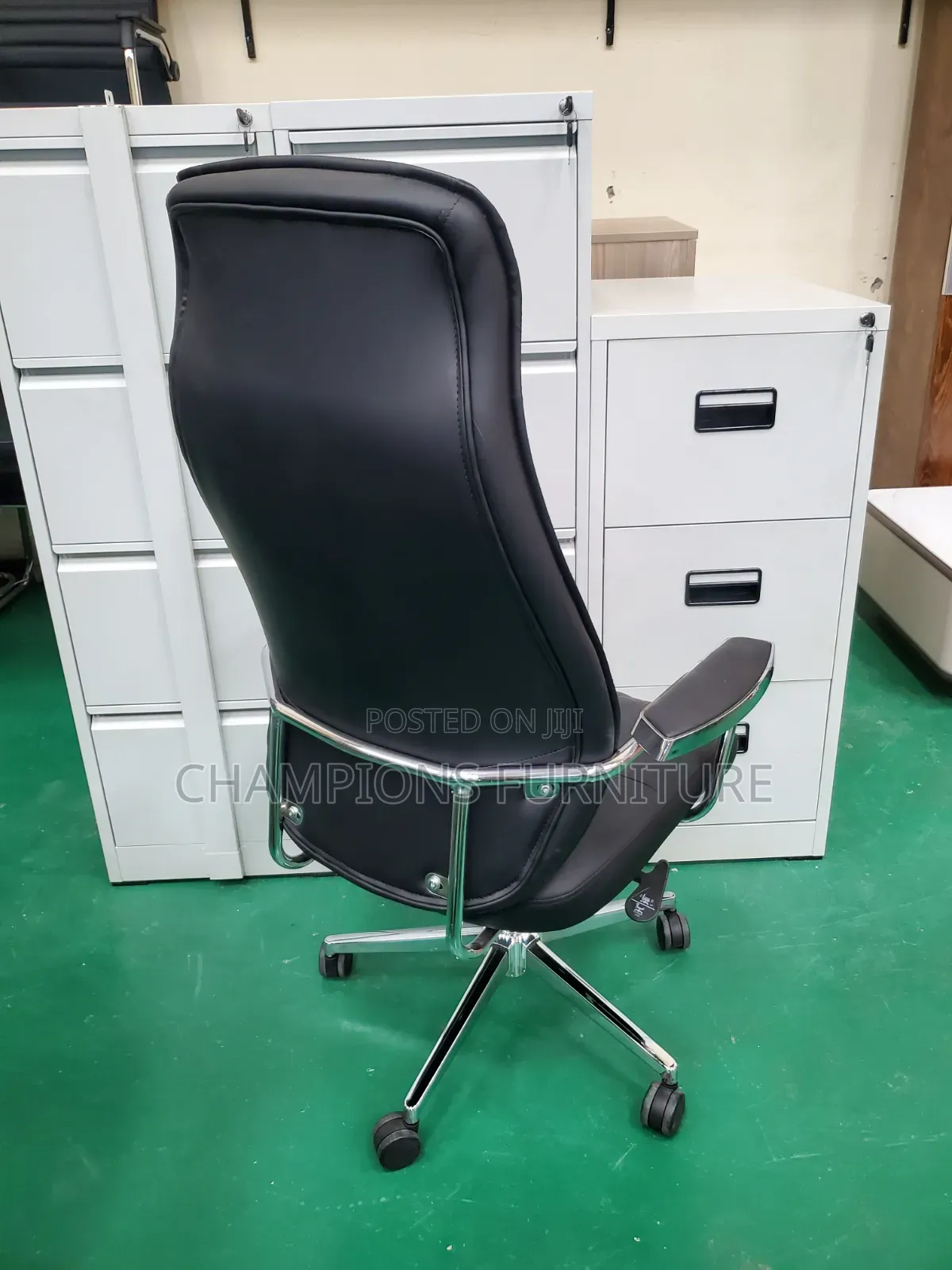 High Back Diamond Stitched Exectuive Office Chair