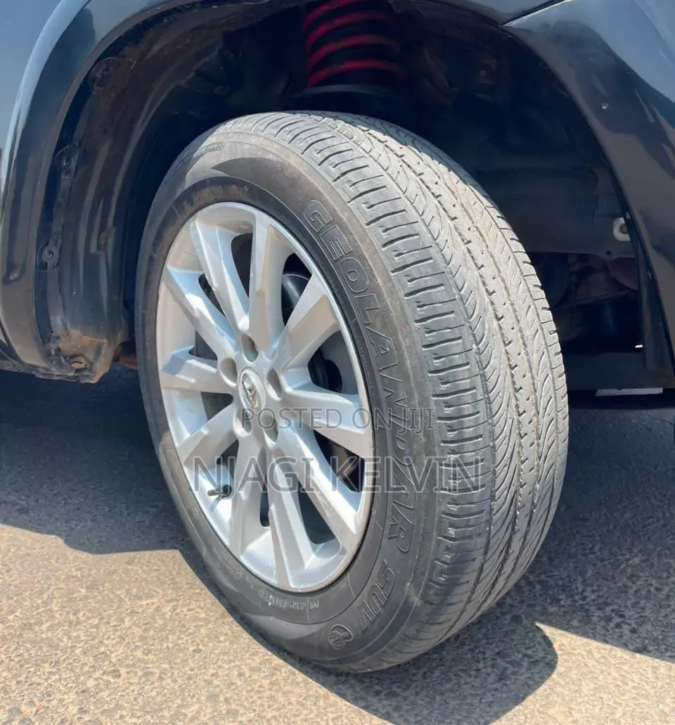 Toyota Vanguard 2012 Black