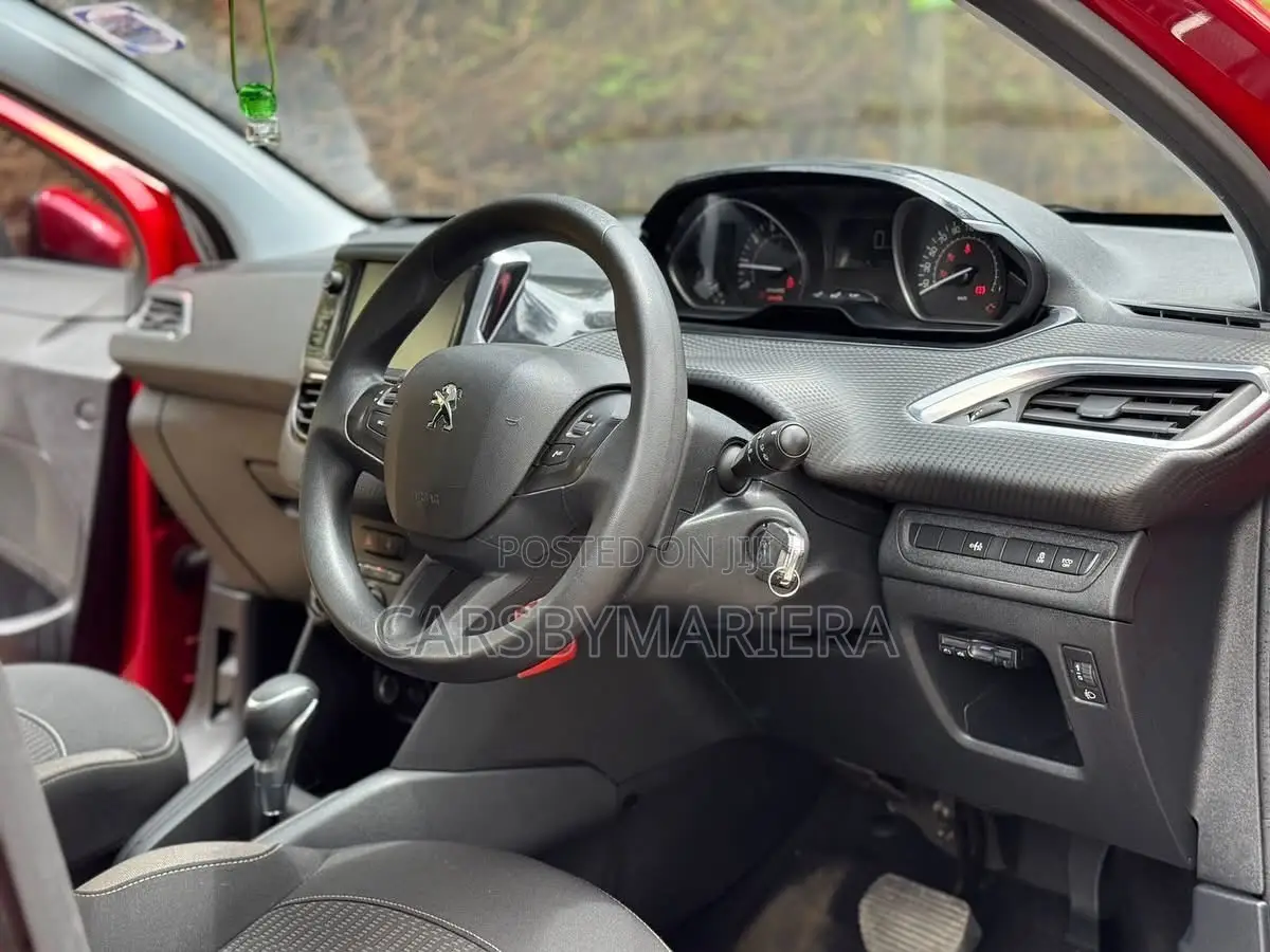 Peugeot 208 2019 Red
