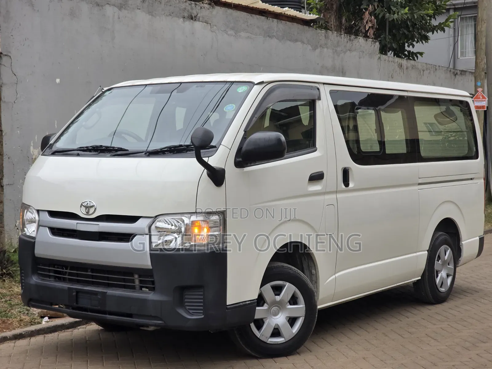 Toyota HiAce 2019 White