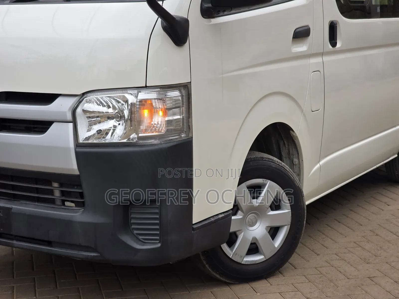 Toyota HiAce 2019 White