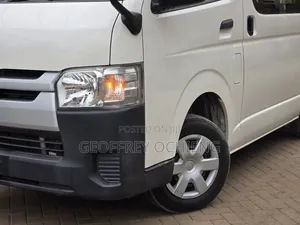 Toyota HiAce 2019 White