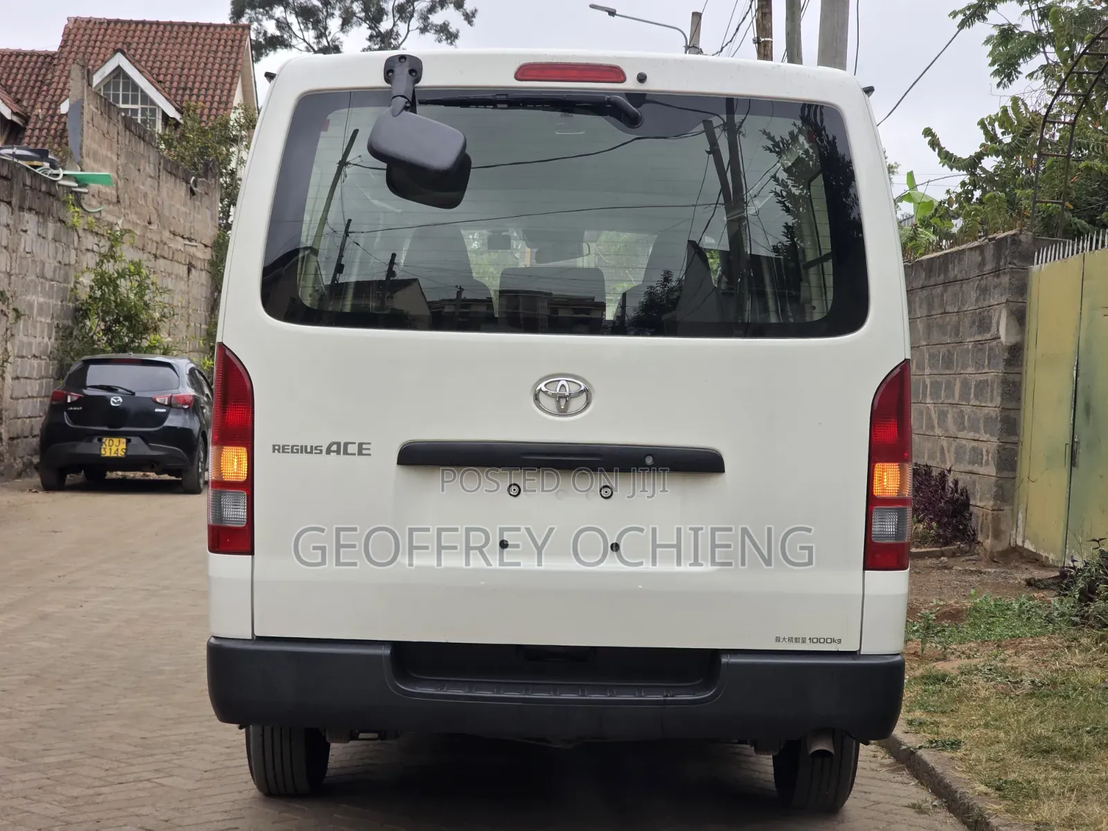 Toyota HiAce 2019 White
