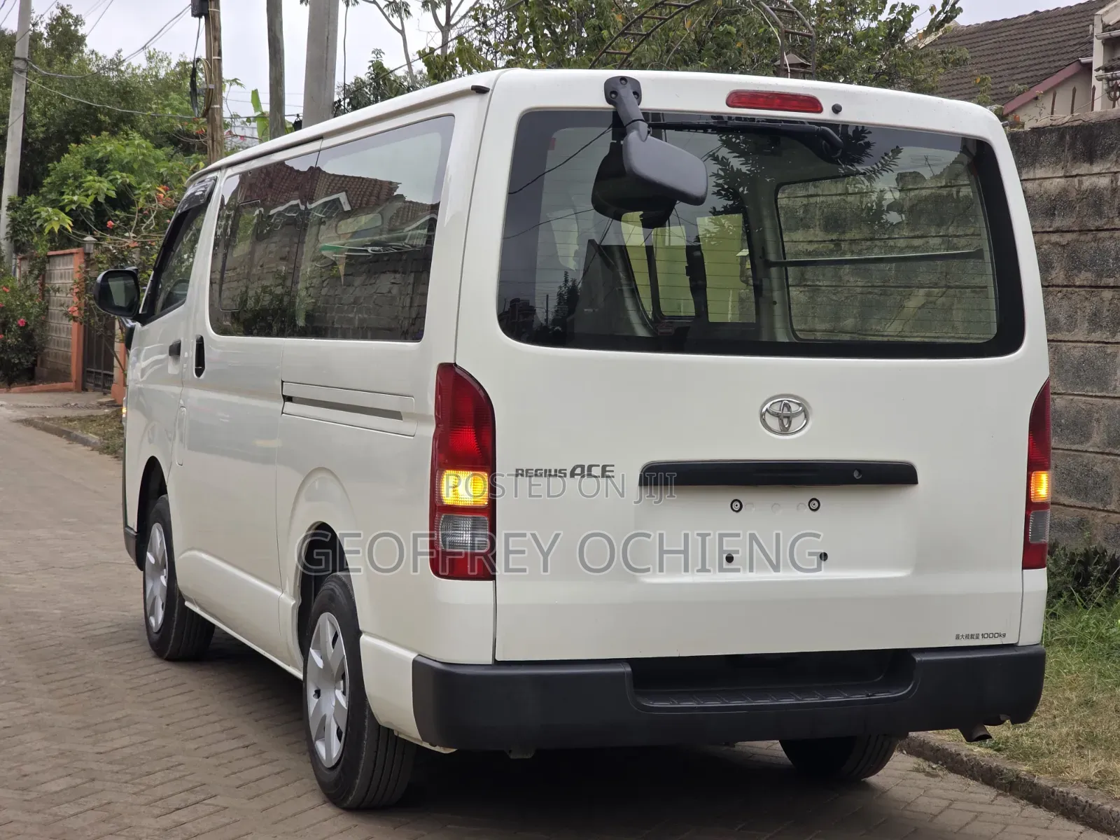 Toyota HiAce 2019 White