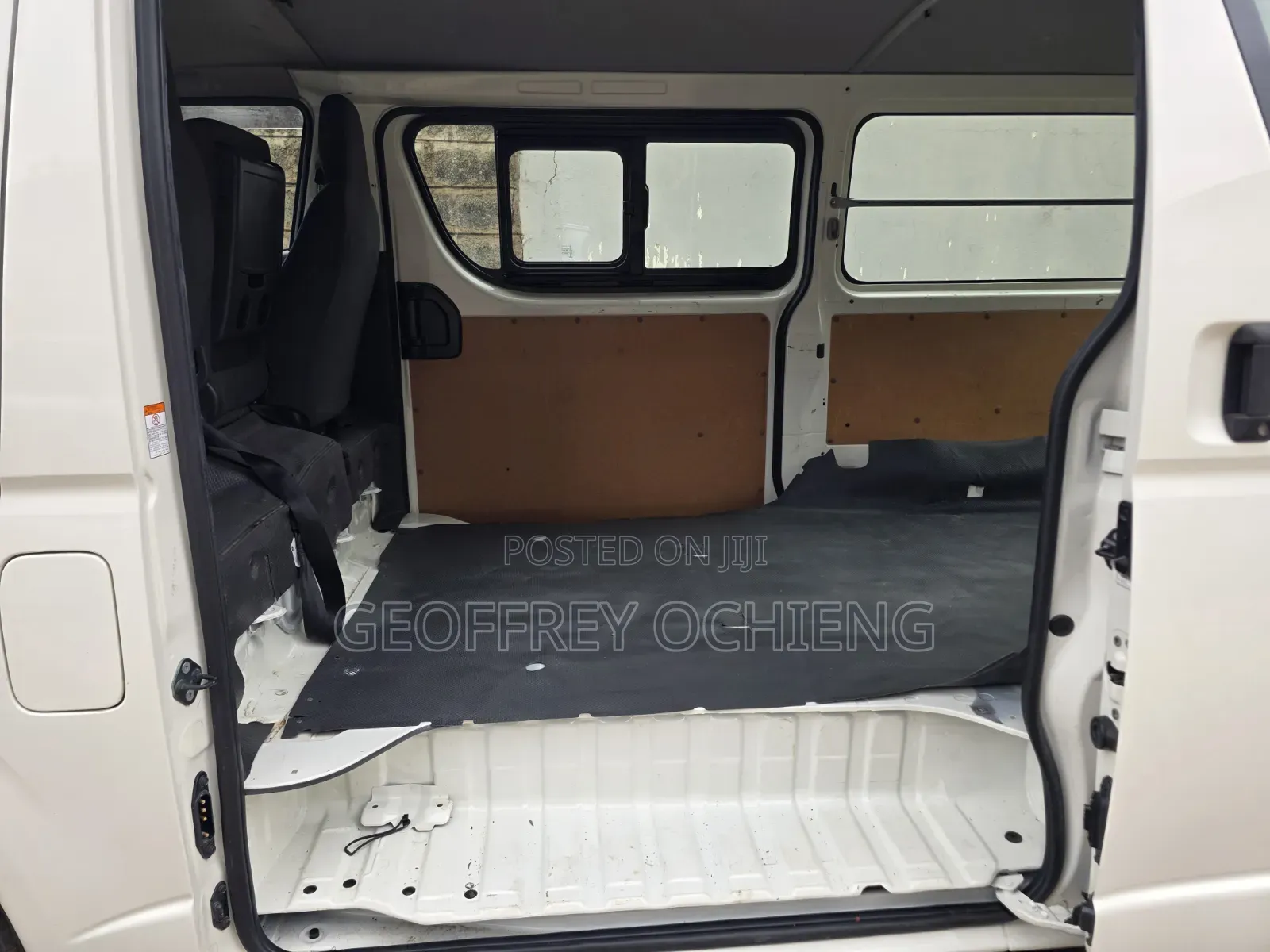 Toyota HiAce 2019 White