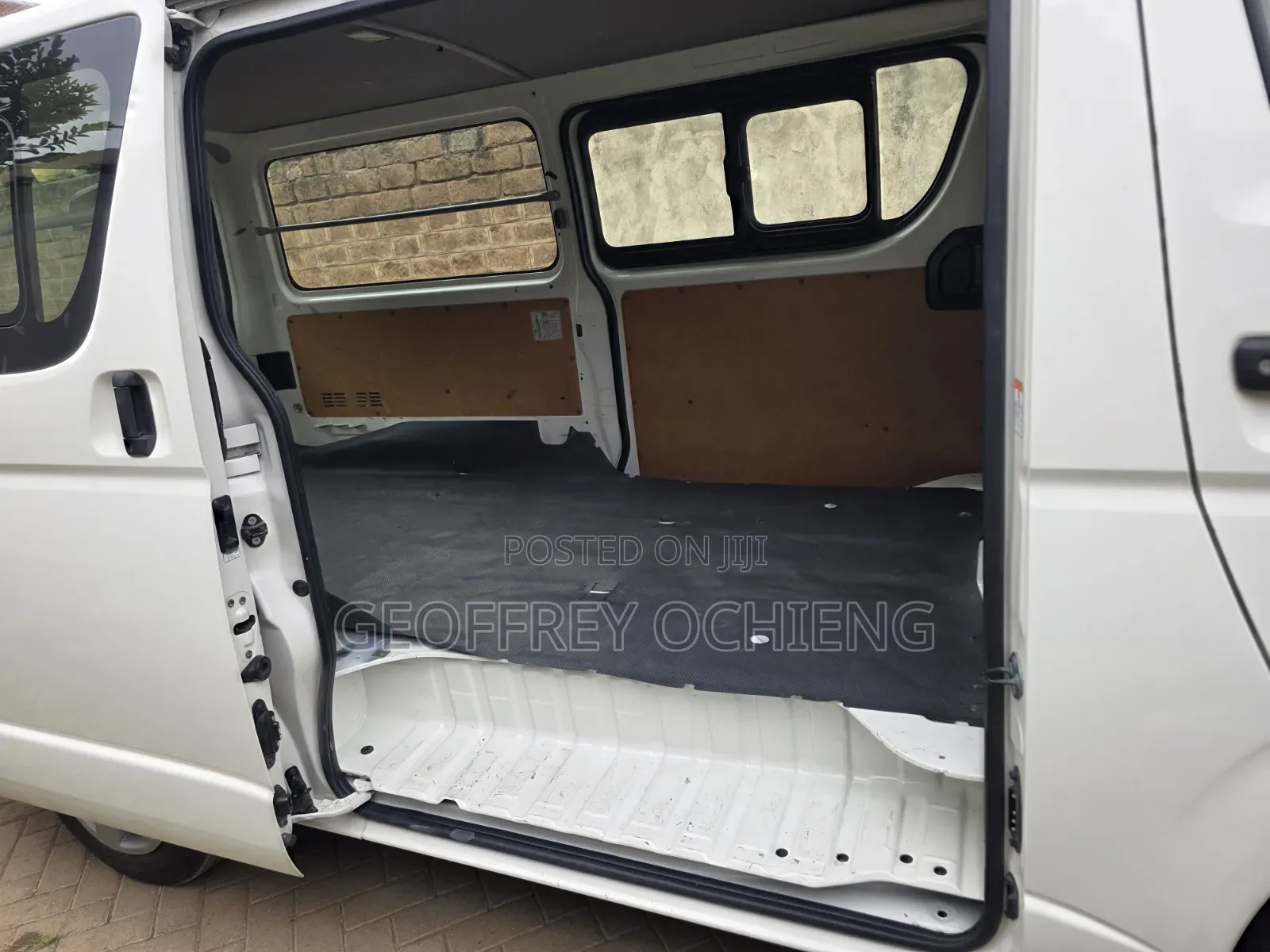Toyota HiAce 2019 White
