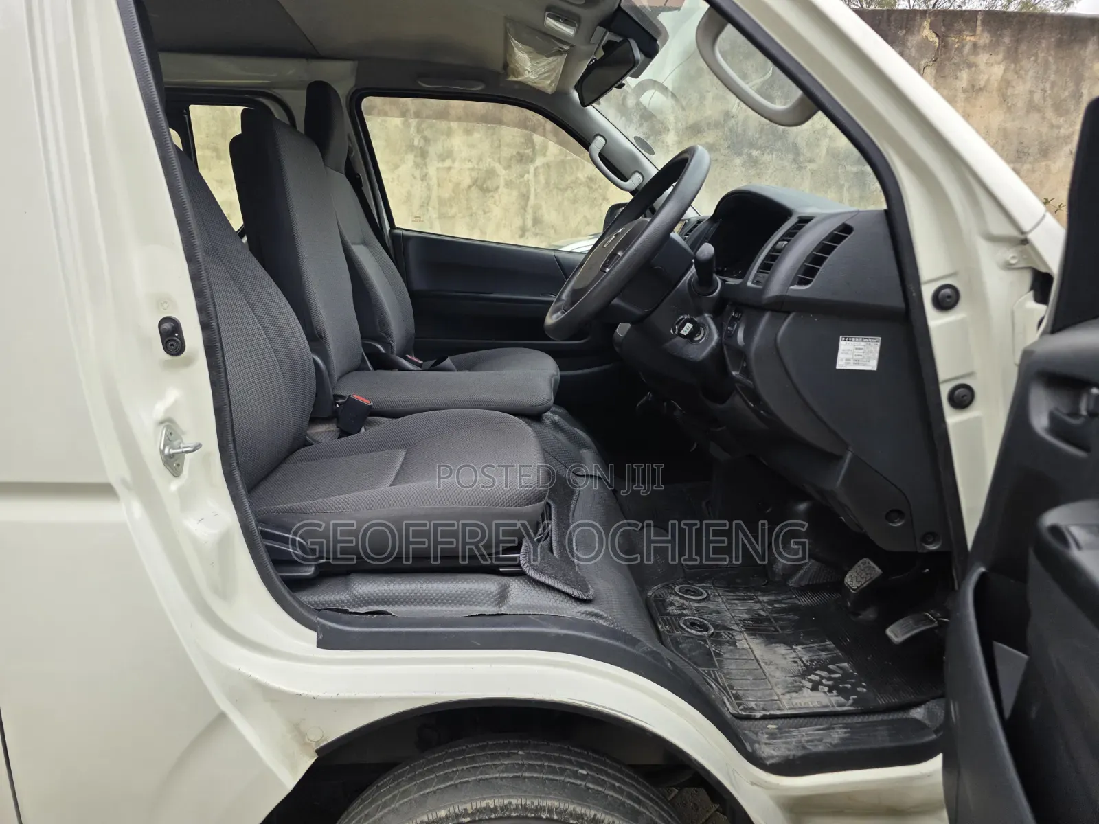 Toyota HiAce 2019 White