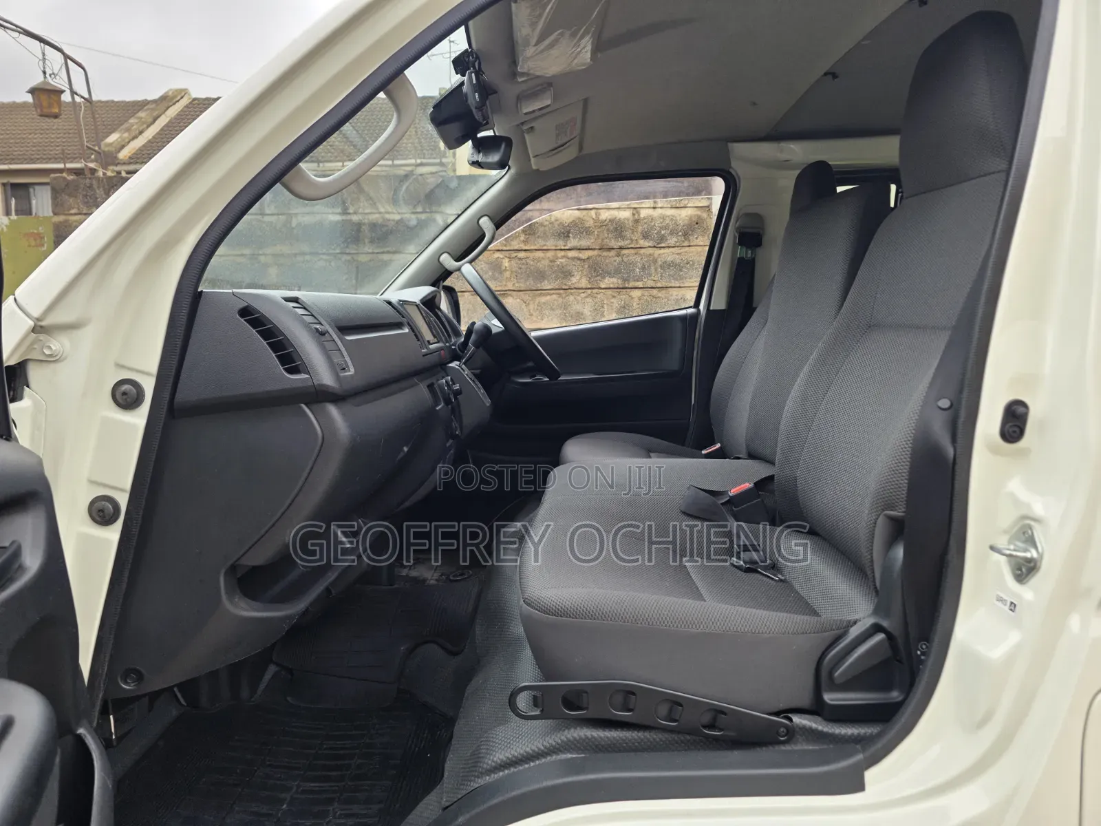 Toyota HiAce 2019 White