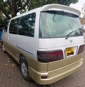 Toyota Regius 1998 White