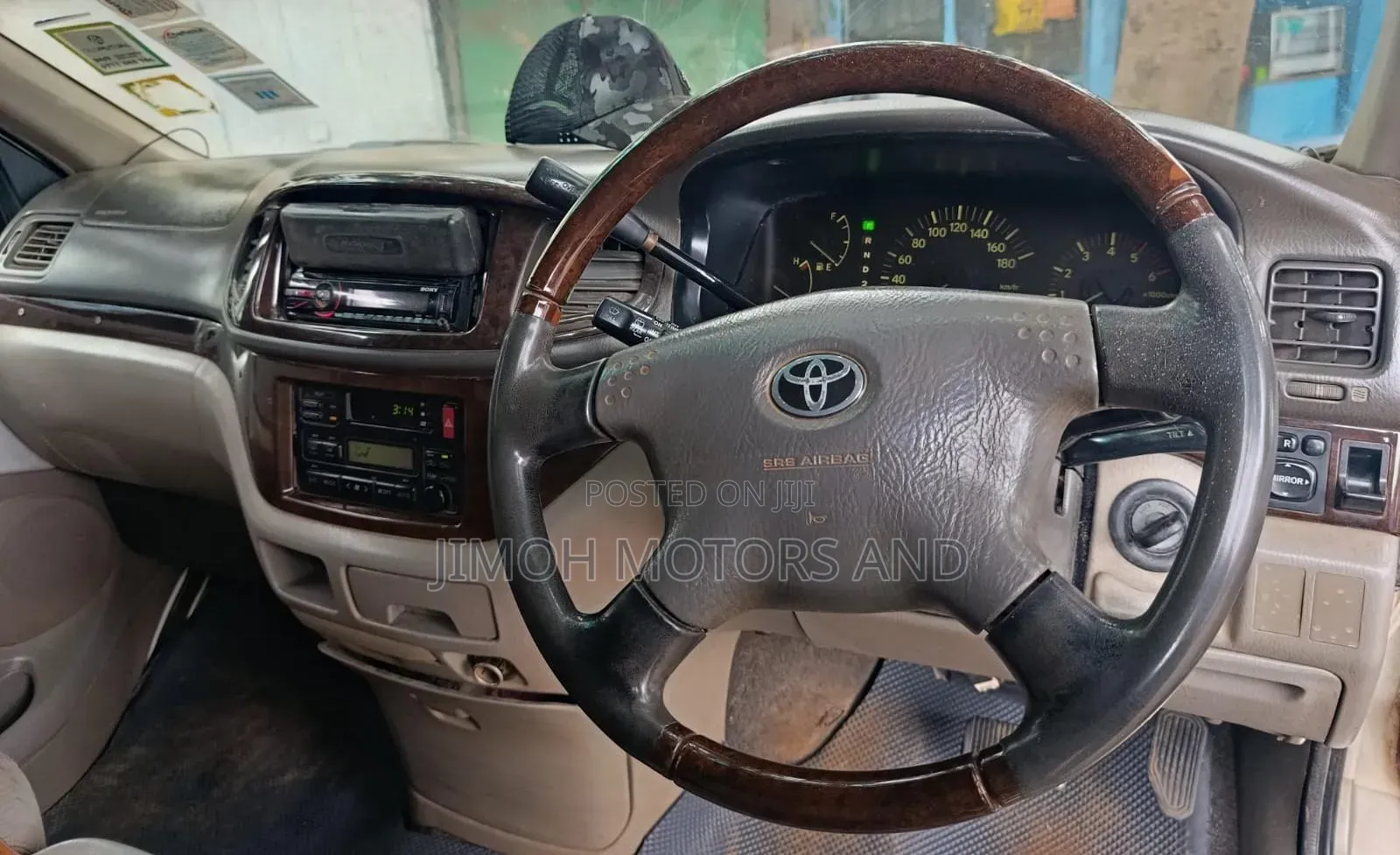 Toyota Regius 1998 White