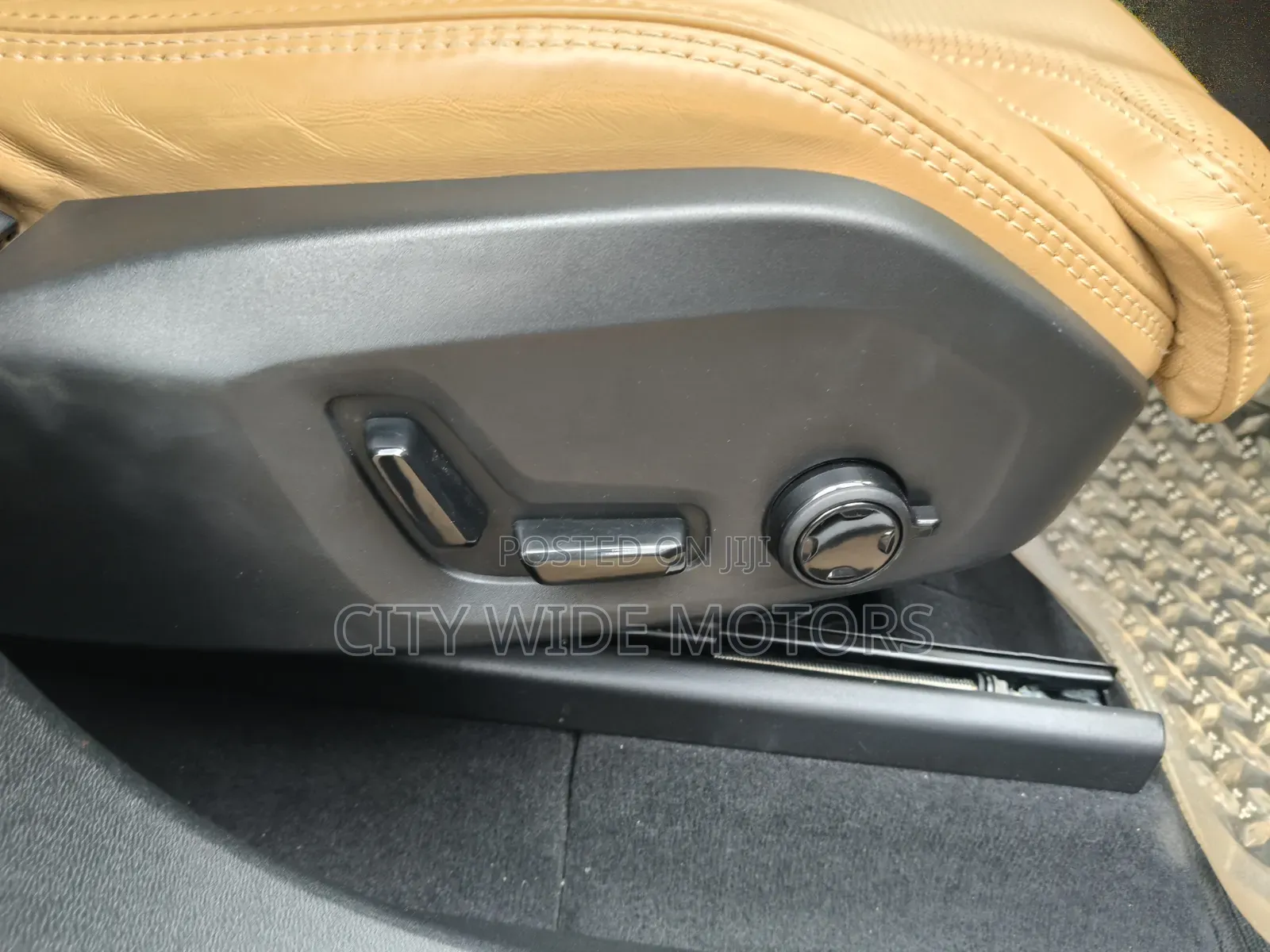 Volvo XC60 2019 Gray
