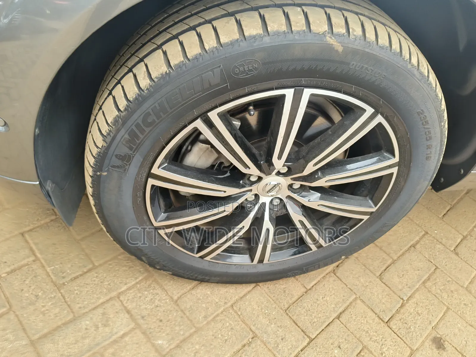 Volvo XC60 2019 Gray