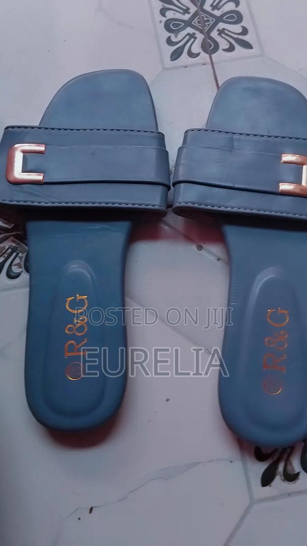 Ladies' Flat Shoes - thumbnail 2