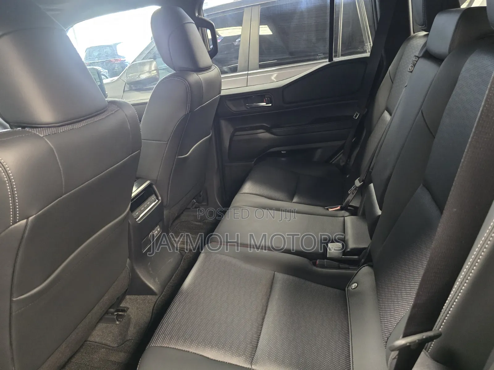 Toyota Land Cruiser Prado 2024 Silver