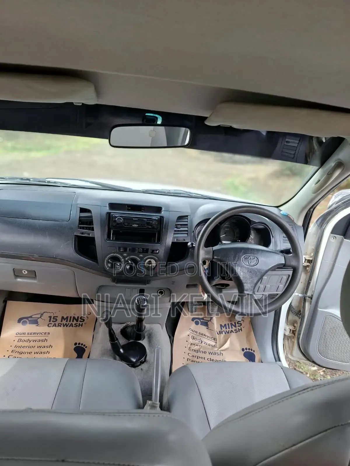Toyota Hilux 2011 White