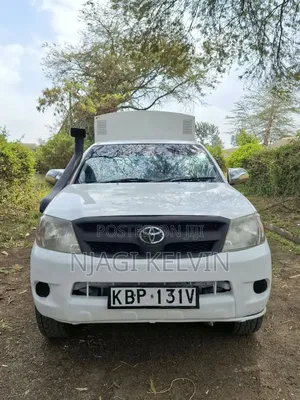 Toyota Hilux 2011 White