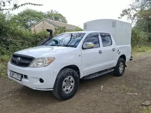 Toyota Hilux 2011 White