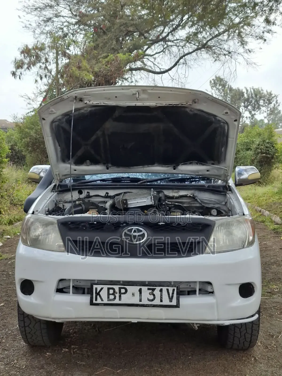 Toyota Hilux 2011 White
