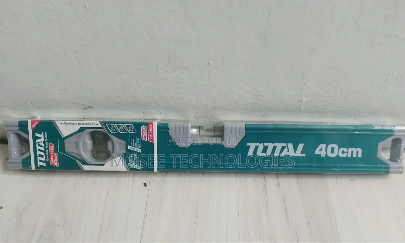 TOTAL 40cm Aluminium Spirit Level for Building & Home Improvement