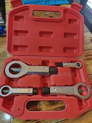 Damaged BOLT and NUT Splitter Extractor Kit