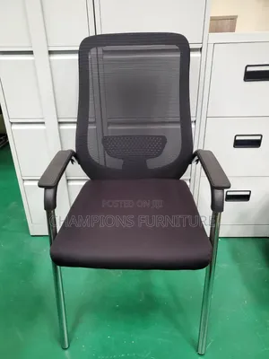 Ergonomic Visitors/Boardroom Chair With Fixed Armrests