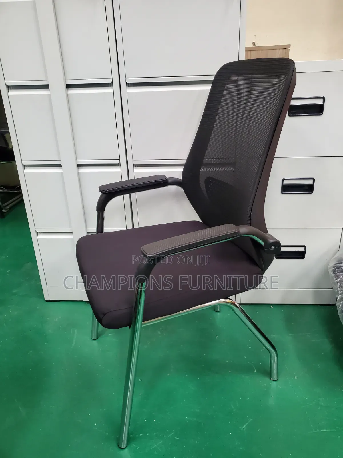 Ergonomic Visitors/Boardroom Chair With Fixed Armrests