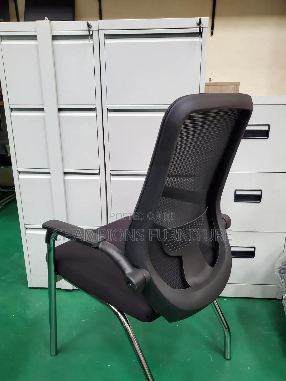 Ergonomic Visitors/Boardroom Chair With Fixed Armrests