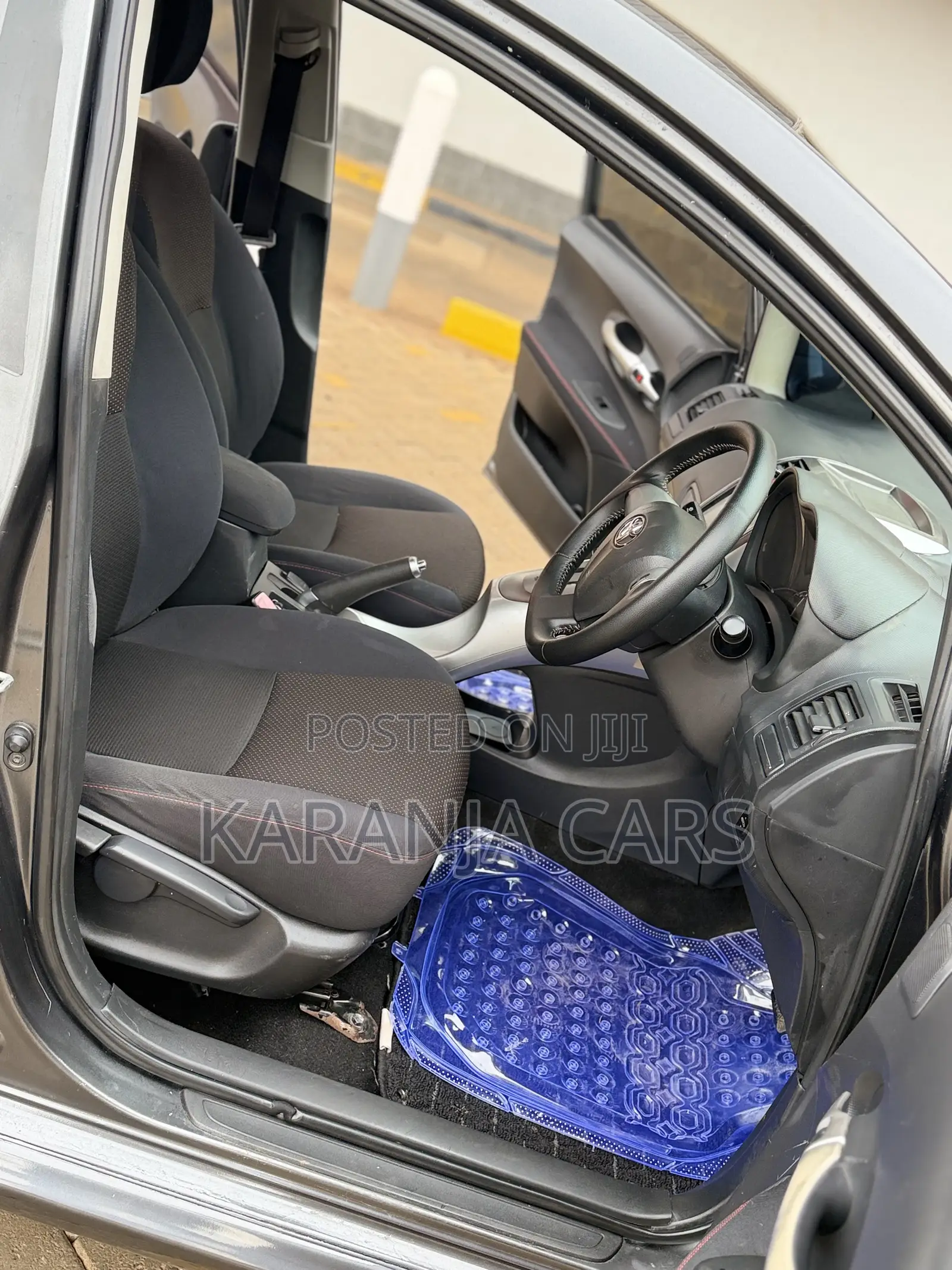 Toyota Auris 2010 Gray