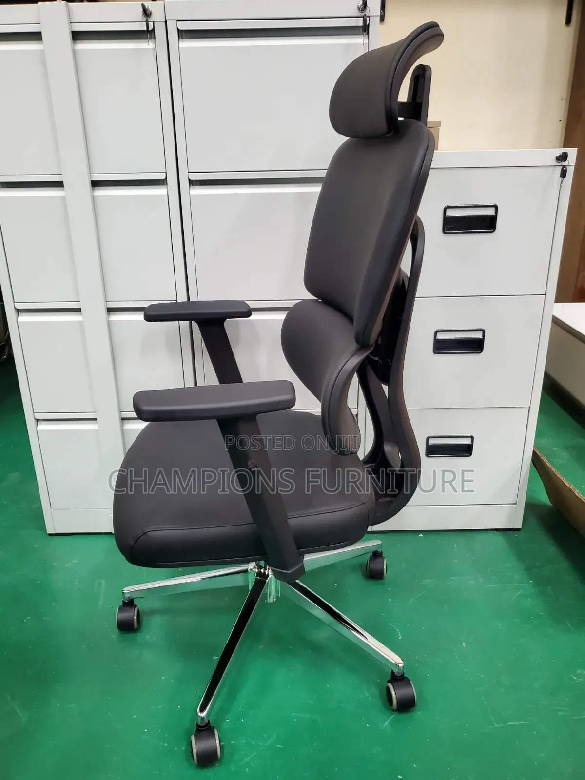 Orthopedic Leather Office Chair With Dynamic Lumbar Support