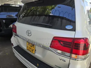 Toyota Land Cruiser 2016 White