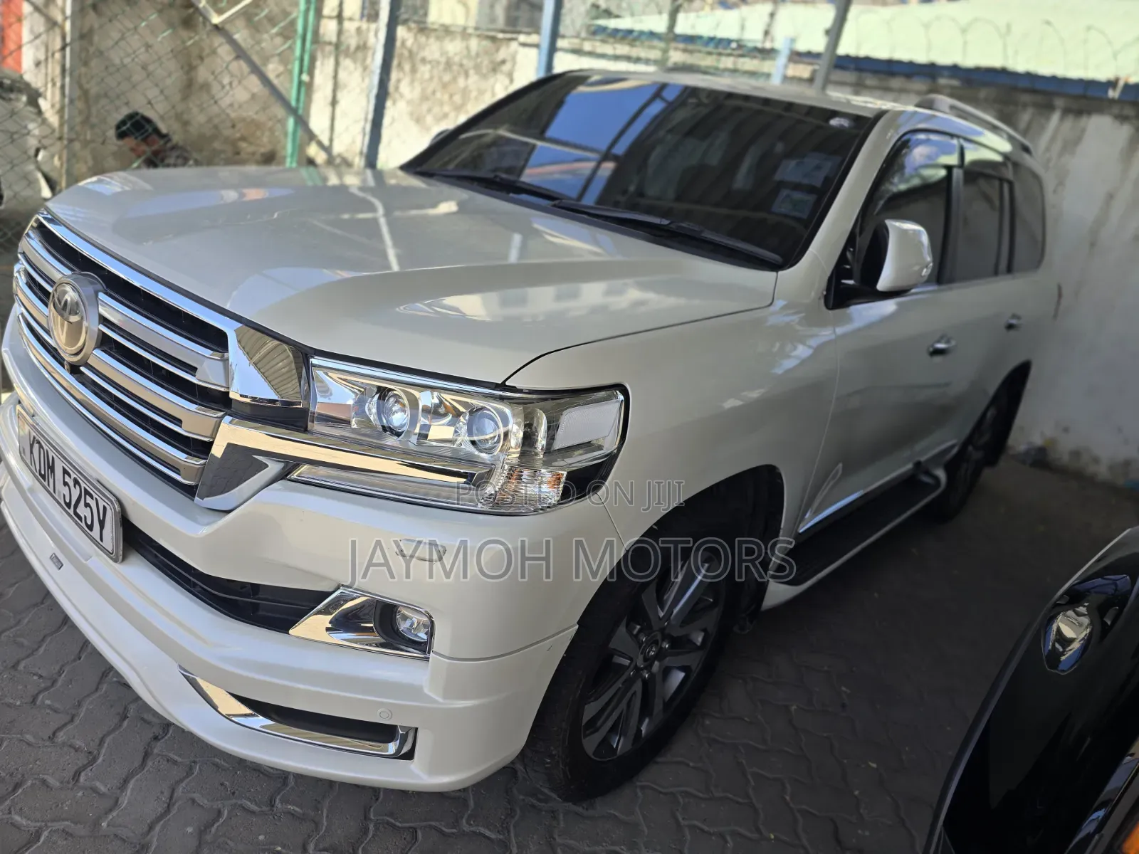 Toyota Land Cruiser 2016 White
