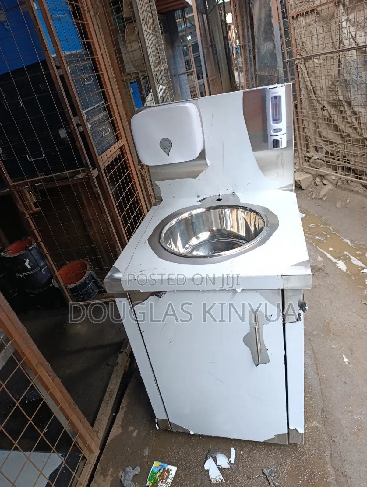 Stainless Steel Single Basin Hand Was Station.