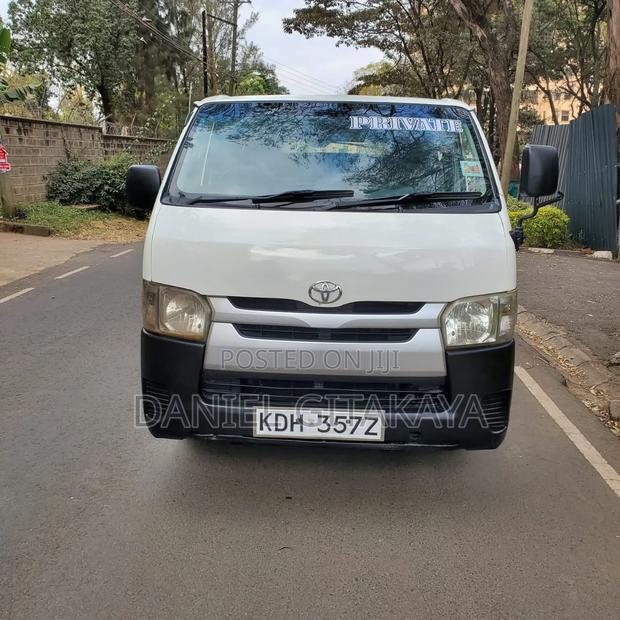 Toyota HiAce 2014 White - main view