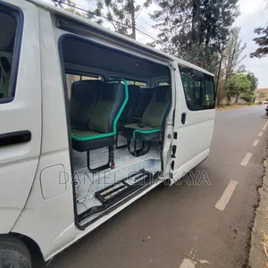 Toyota HiAce 2014 White