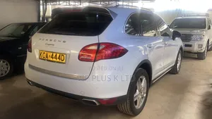 Porsche Cayenne 2014 White