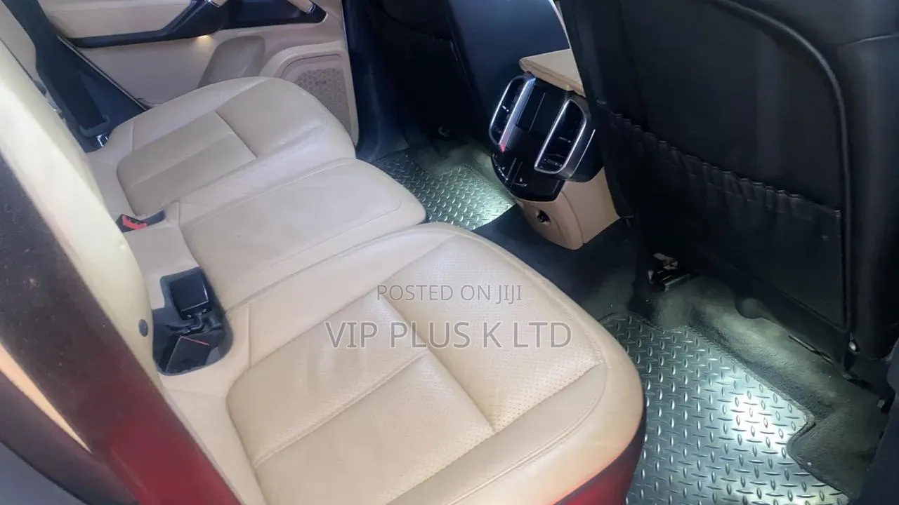 Porsche Cayenne 2014 White