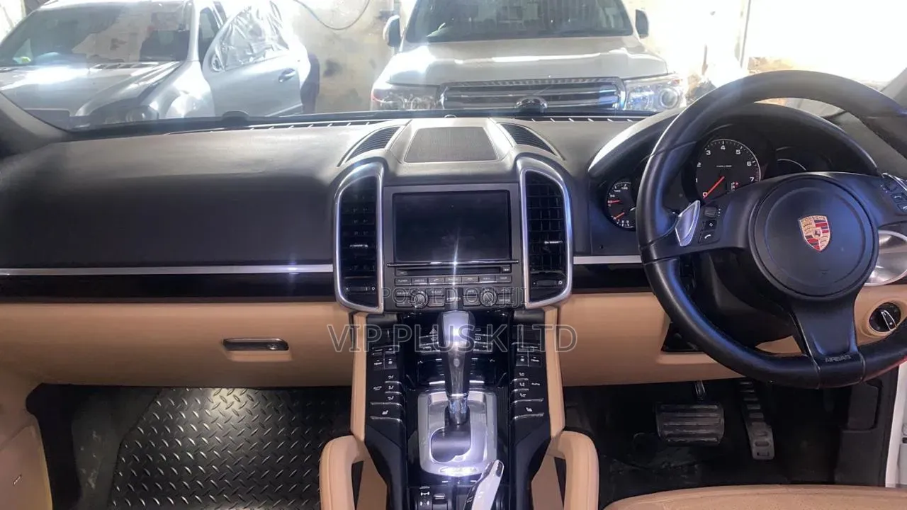 Porsche Cayenne 2014 White