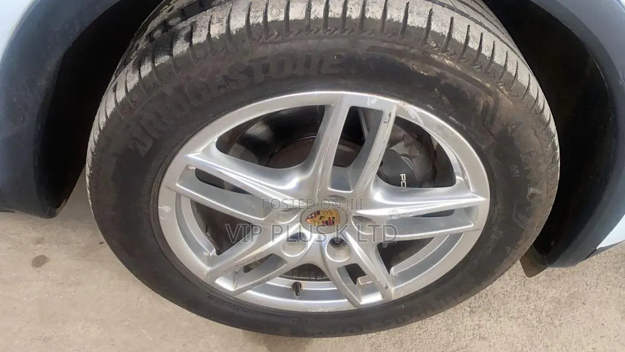Porsche Cayenne 2014 White