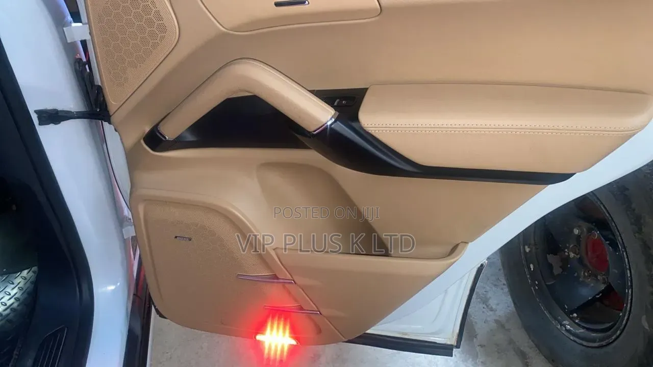 Porsche Cayenne 2014 White