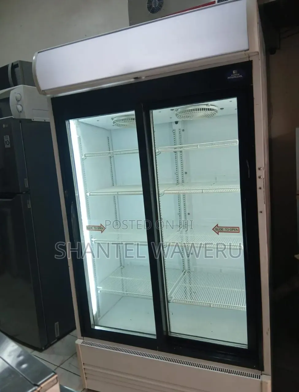 Commercial 900litres Chiller/ Display