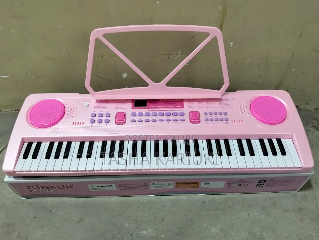 Rechargeable Electronic Piano 
61 Keys
 Colours;pink