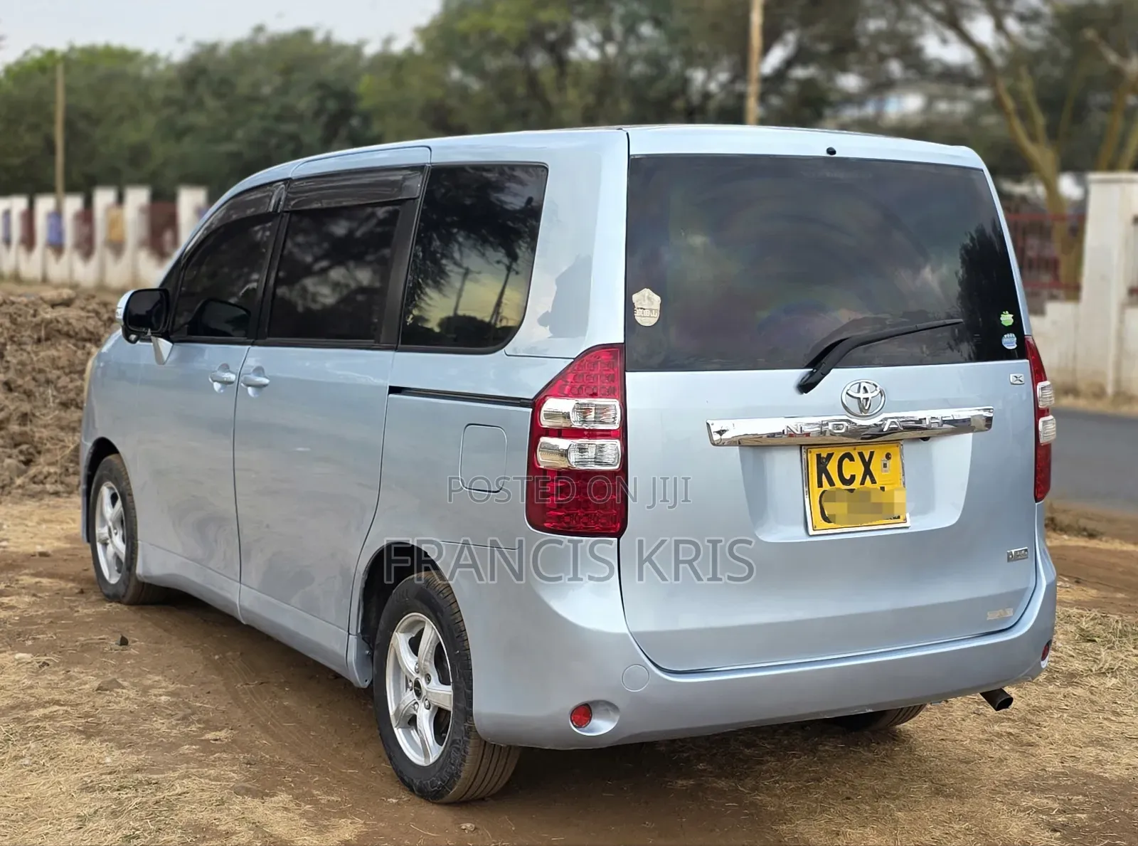 Toyota Noah 2012 Blue