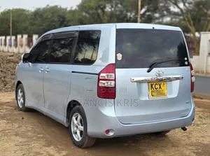 Toyota Noah 2012 Blue