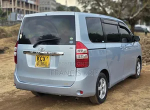 Toyota Noah 2012 Blue